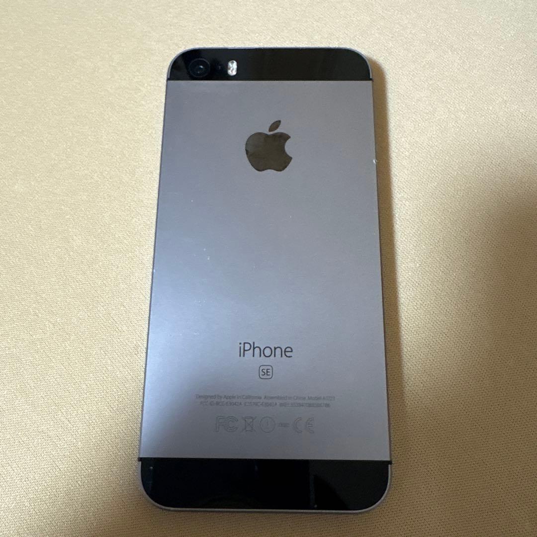 iPhone SE スペースグレー 本体 美品 - メルカリ