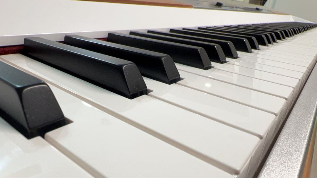 取置き】ホワイトの88鍵電子ピアノKORG SP-250 事務・店舗用品