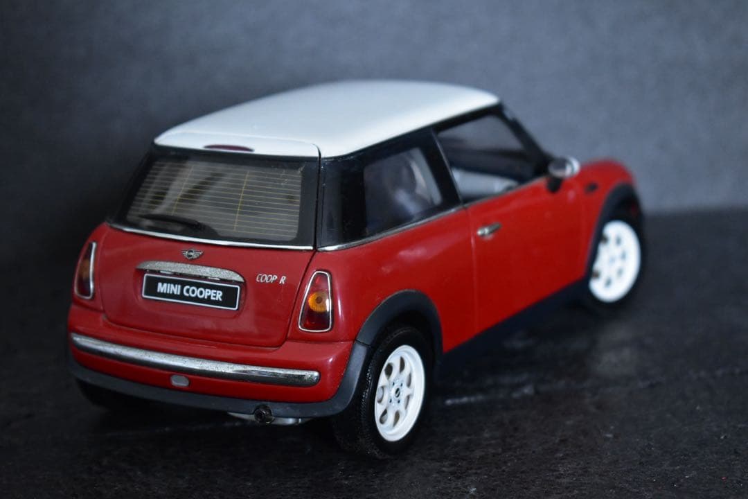 [絶版] 1/18 オートアート ミニクーパー ミニカー エンジン再現