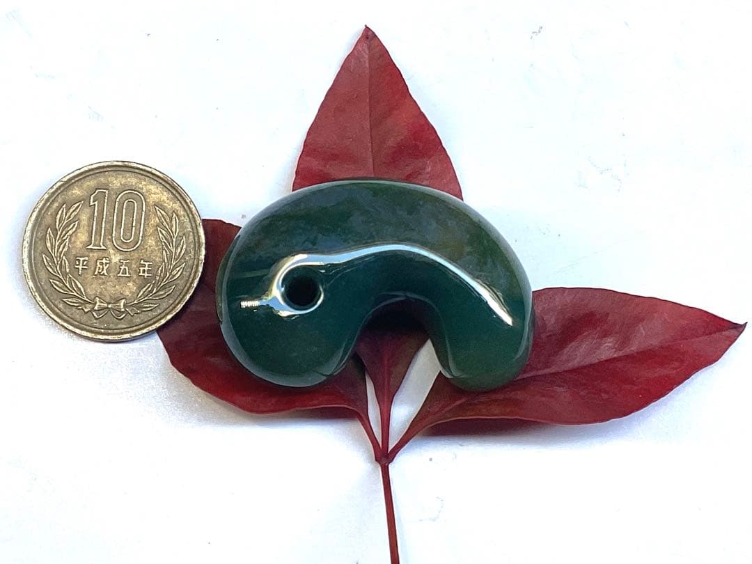 出雲青色*碧玉 入手困難な人気の透かし模様勾玉 幸運導く御守り‼️鑑別