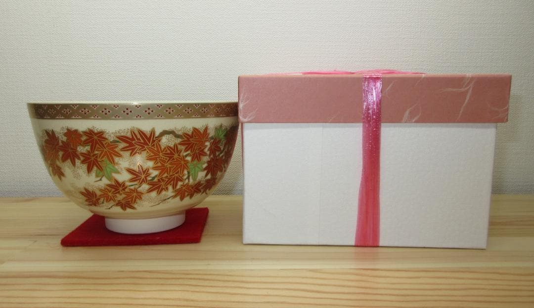 送料込【逢絢亭・新品】茶道具 茶碗 美濃焼 薩摩写 紅葉の図 宮地英香 紙箱入り