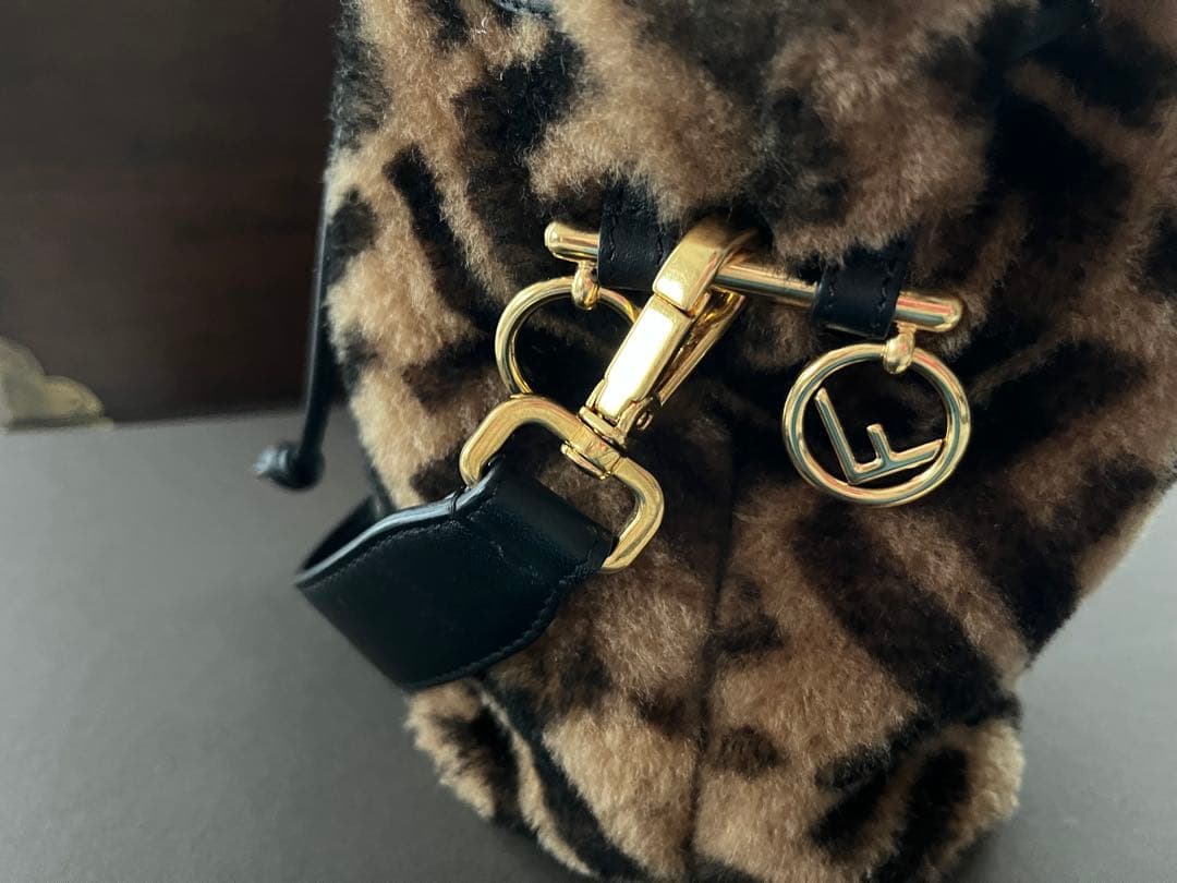 FENDI フェンディ バッグ モントレゾールmini シープスキン