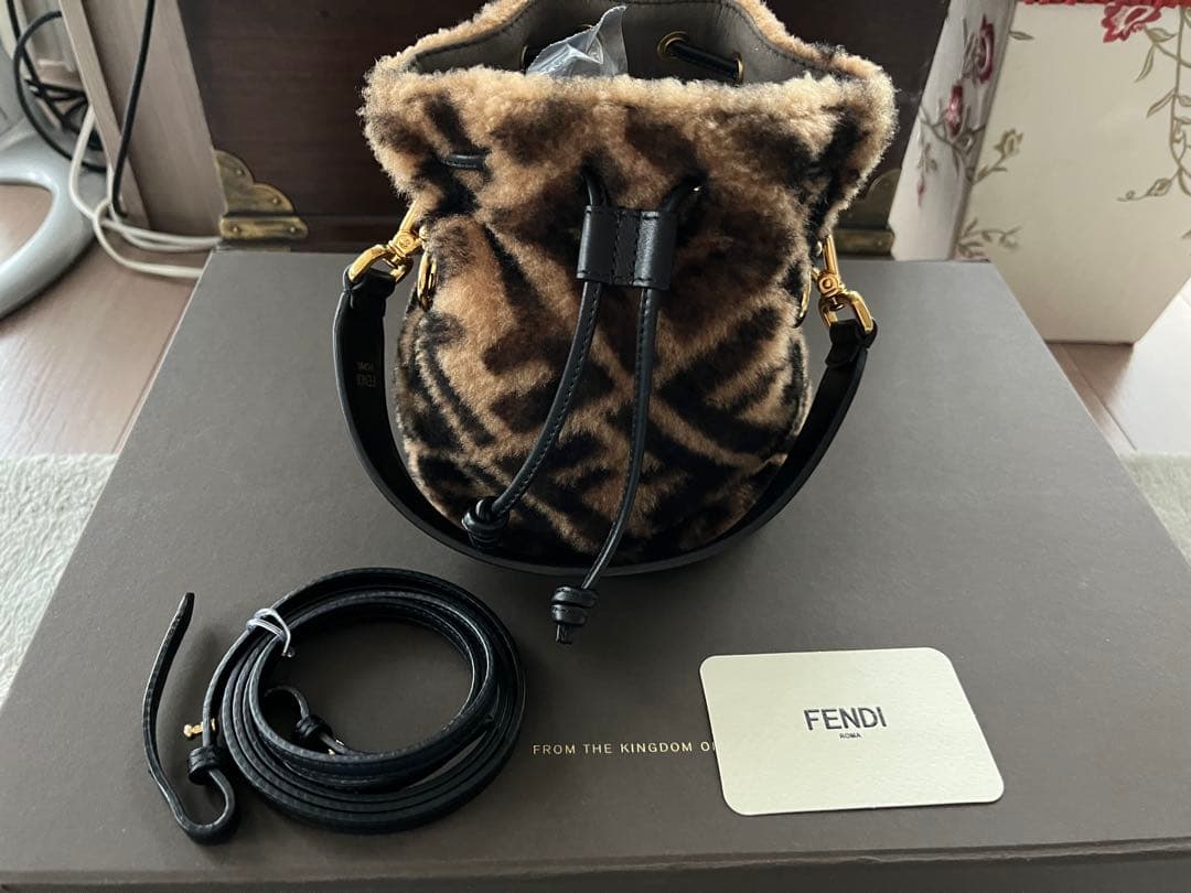 FENDI フェンディ バッグ モントレゾールmini シープスキン