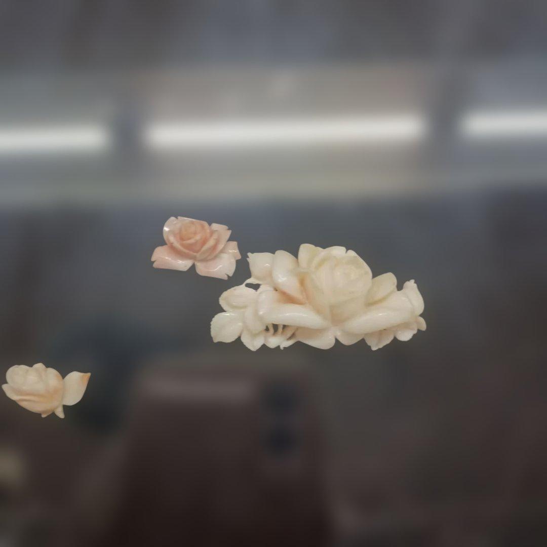 3985）周峰 珊瑚の彫刻の額 薔薇