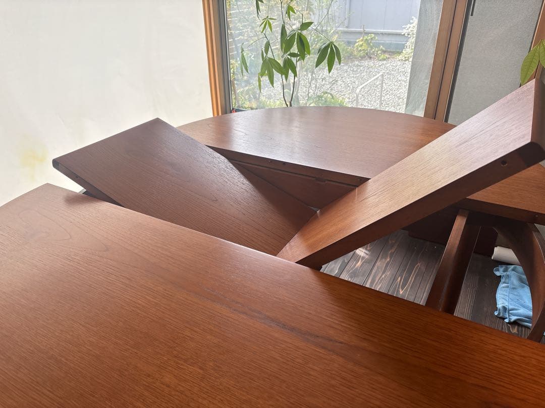 木製円形ダイニングテーブル 伸縮機能付き　jentique ジェンティーク