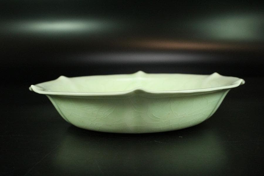 中国美術 白磁 刻草花紋 盤 φ16cm 影青(K-XA680)