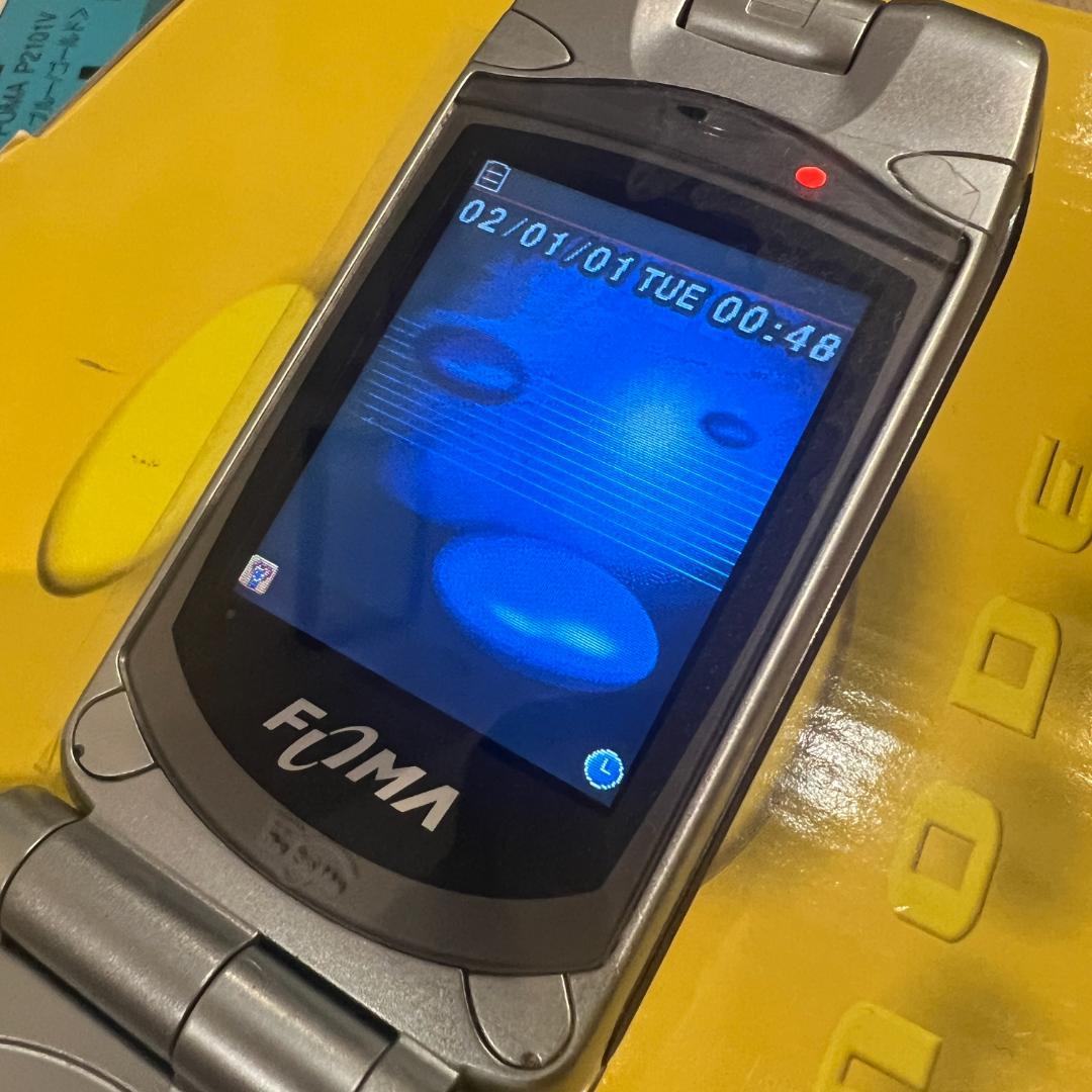 ドコモdocomoFOMAガラケーF2051シルバー未使用に近い付属品あり docomo