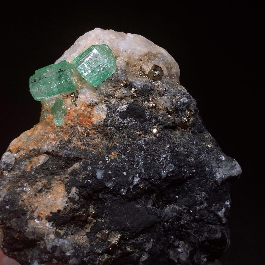 P*L様 エメラルド パイライト 共生 原石 鉱物標本 302