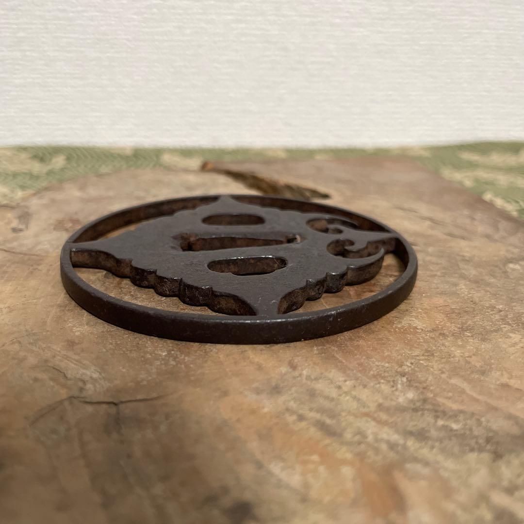 花クルス文鐔　鉄鍔