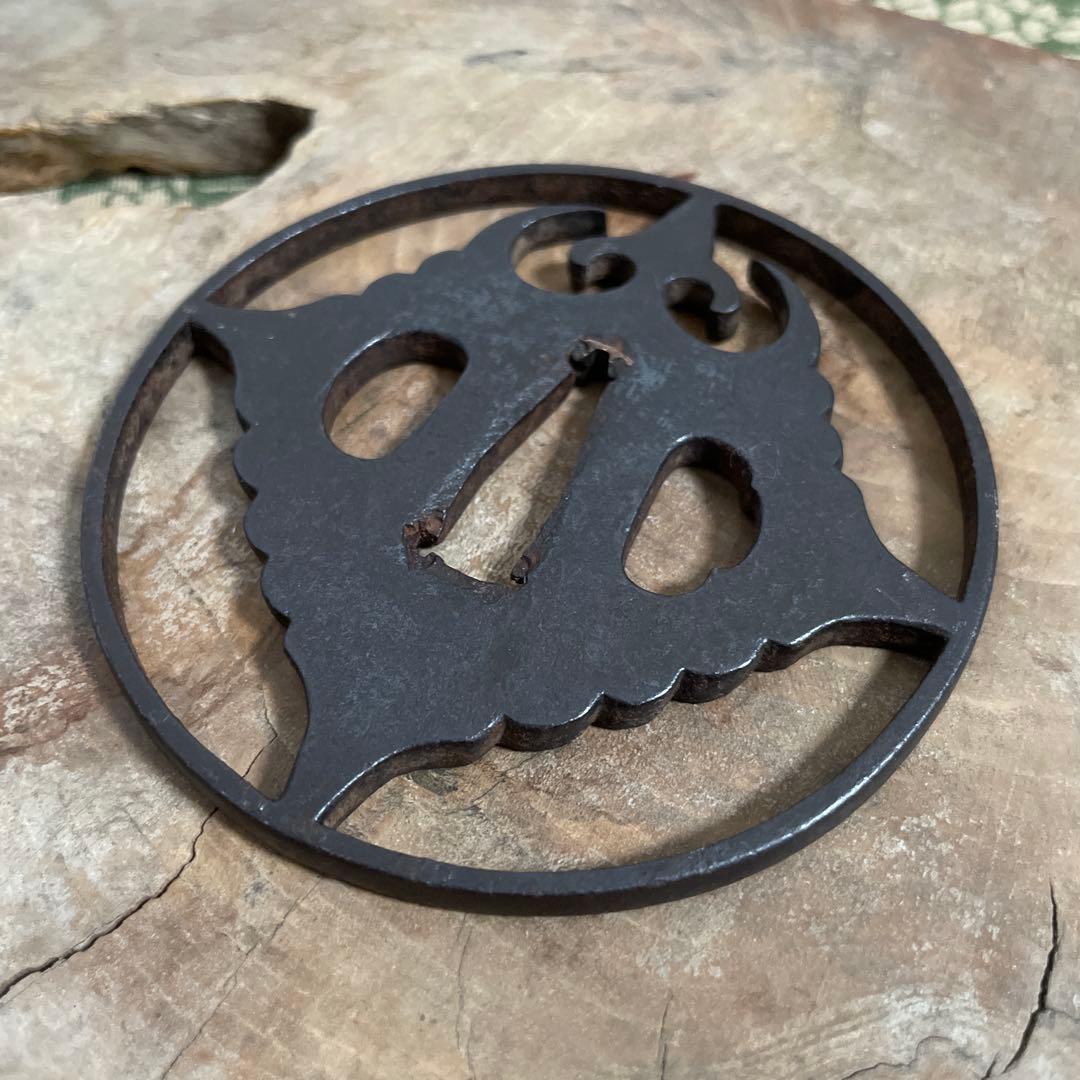 花クルス文鐔　鉄鍔