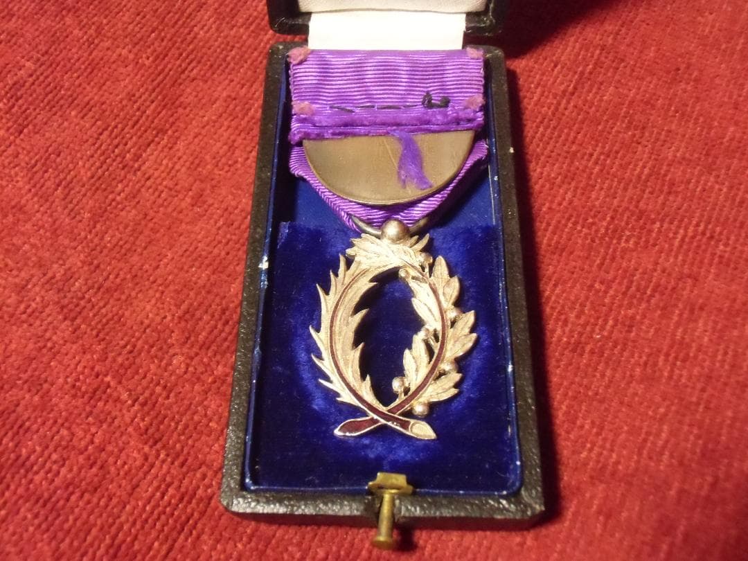 Fフランスの勲章＊アカデミー/教育勲章＊騎士級（実物） - メルカリ