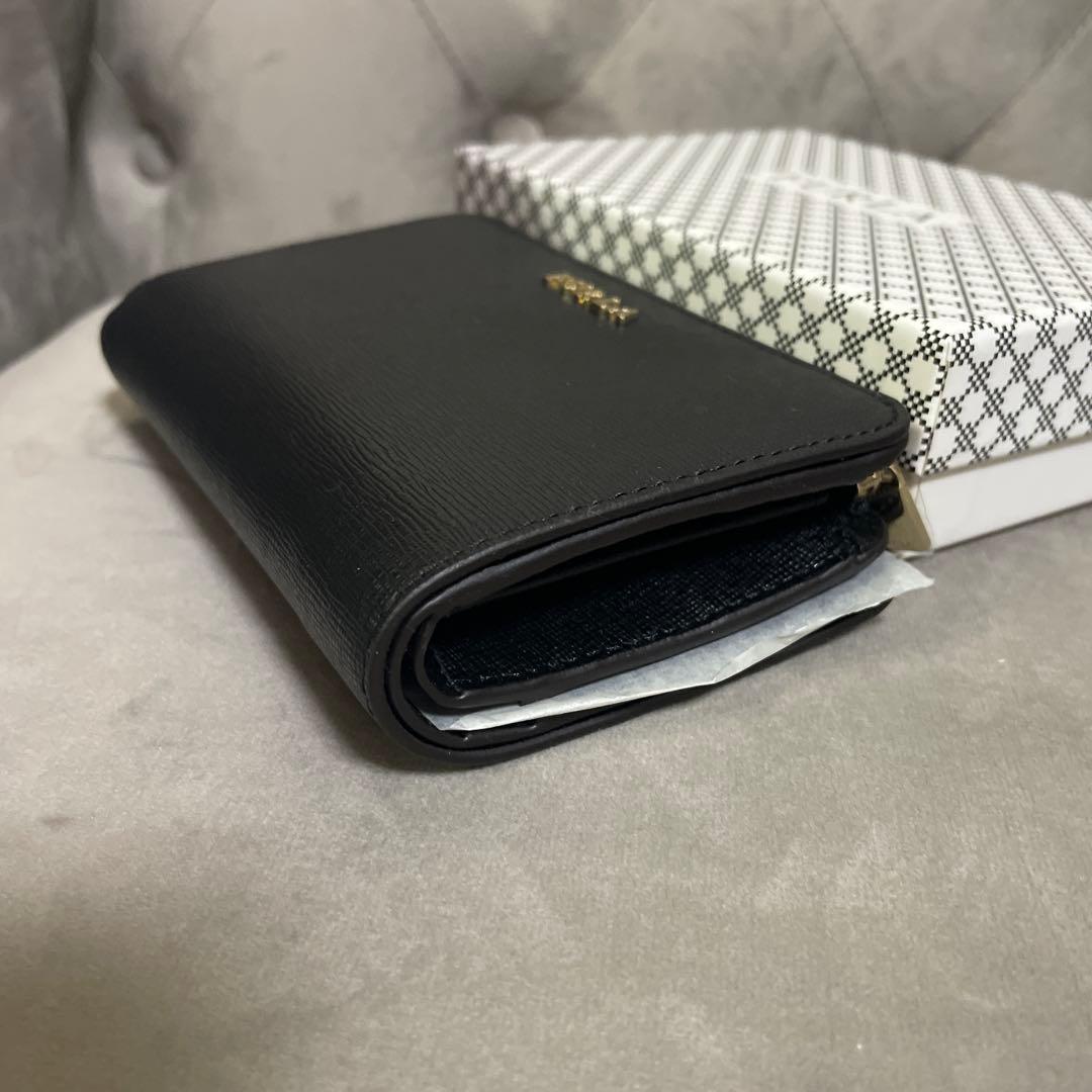 【新品未使用】FURLA フルラ　折り財布　二つ折り財布　黒　ブラック　レザー