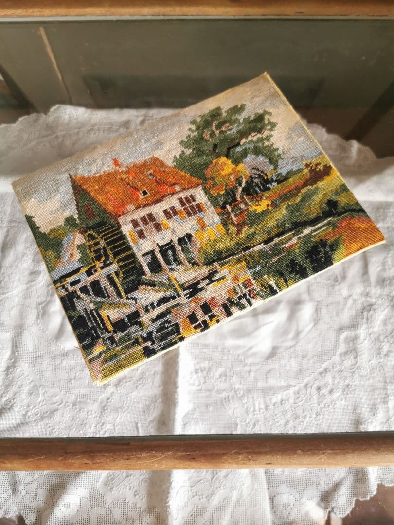 アンティーク イギリス ニードルワーク刺繍マット 水源 水と森と家と空