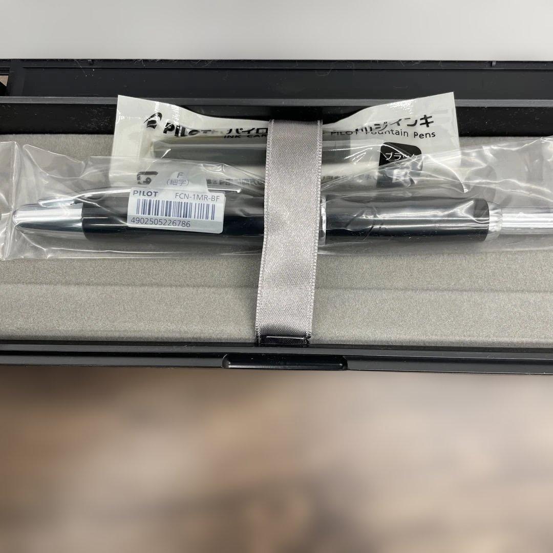 11512 PILOT 万年筆 マンネンヒツ キャップレス FCN1MRBF