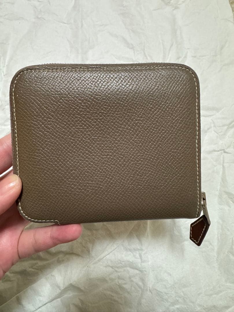 ほくろ　エルメス　シルクインコンパクト　エトゥープ