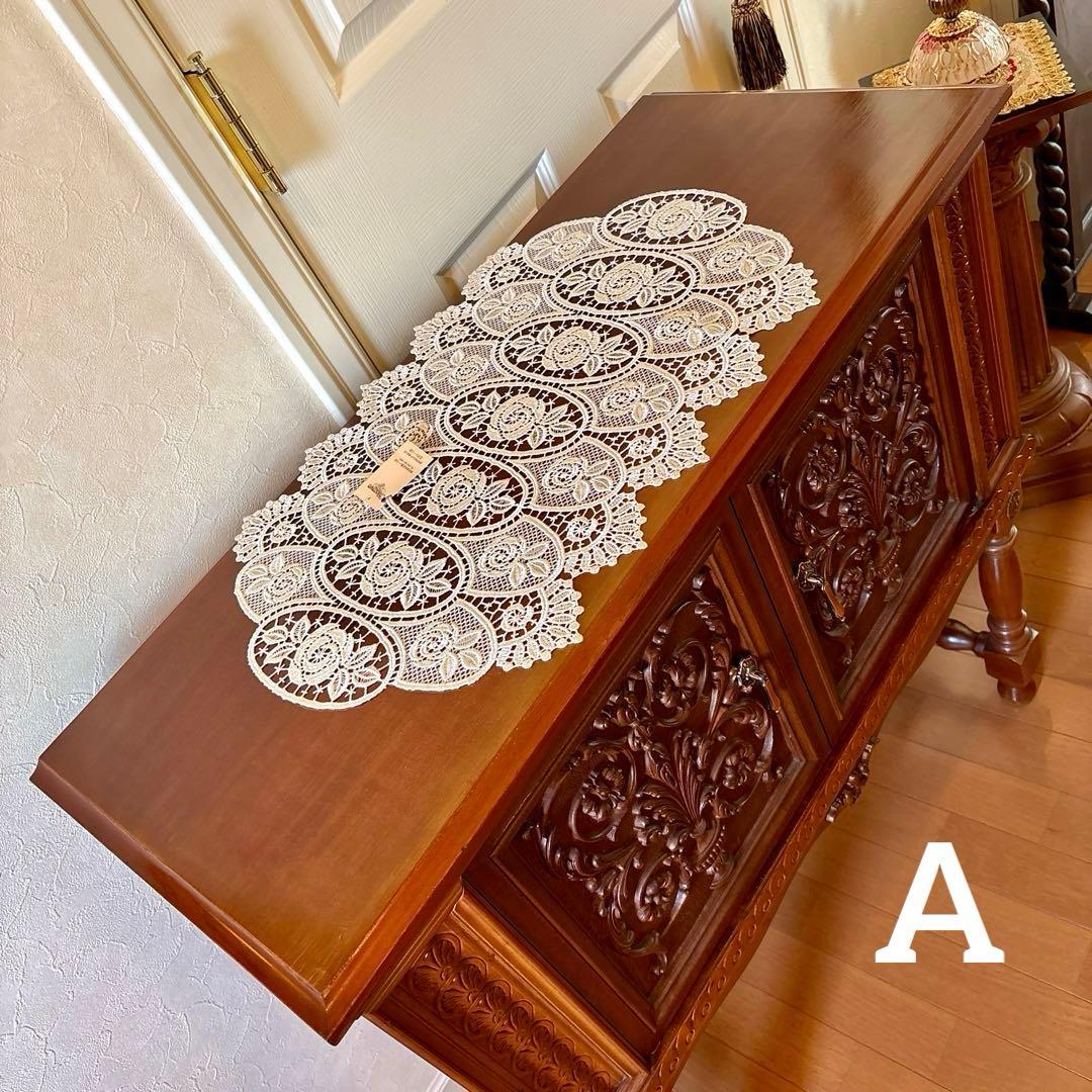 イタリア製 アンティーク彫刻サイドボード(ドイリー付き)天使の絵画は