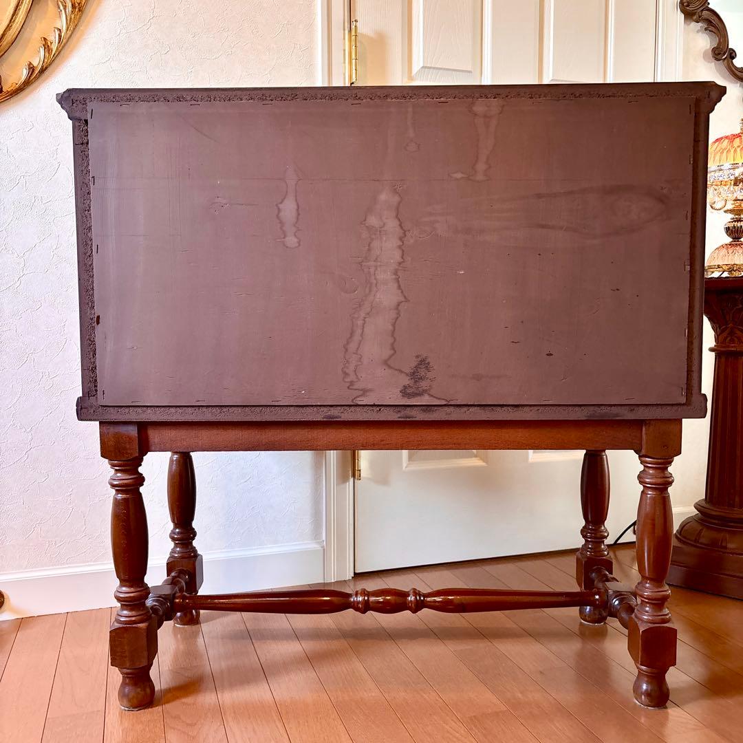 イタリア製 アンティーク彫刻サイドボード(ドイリー付き)天使の絵画は