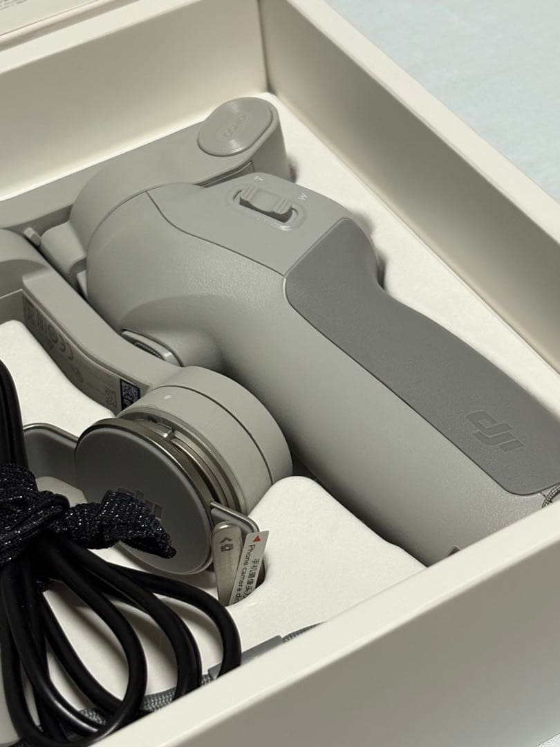 未使用展示品】DJI OM4 スマホ用ジンバル スタビライザー - スマホ