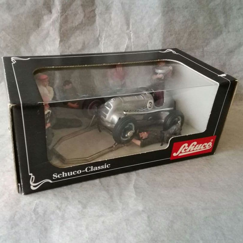 シュコー メルセデスベンツグランプリ ピットチームフィギュア付き