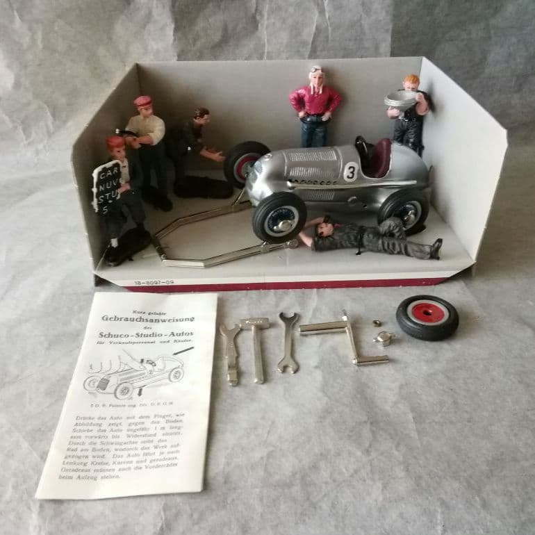 シュコー メルセデスベンツグランプリ ピットチームフィギュア付き