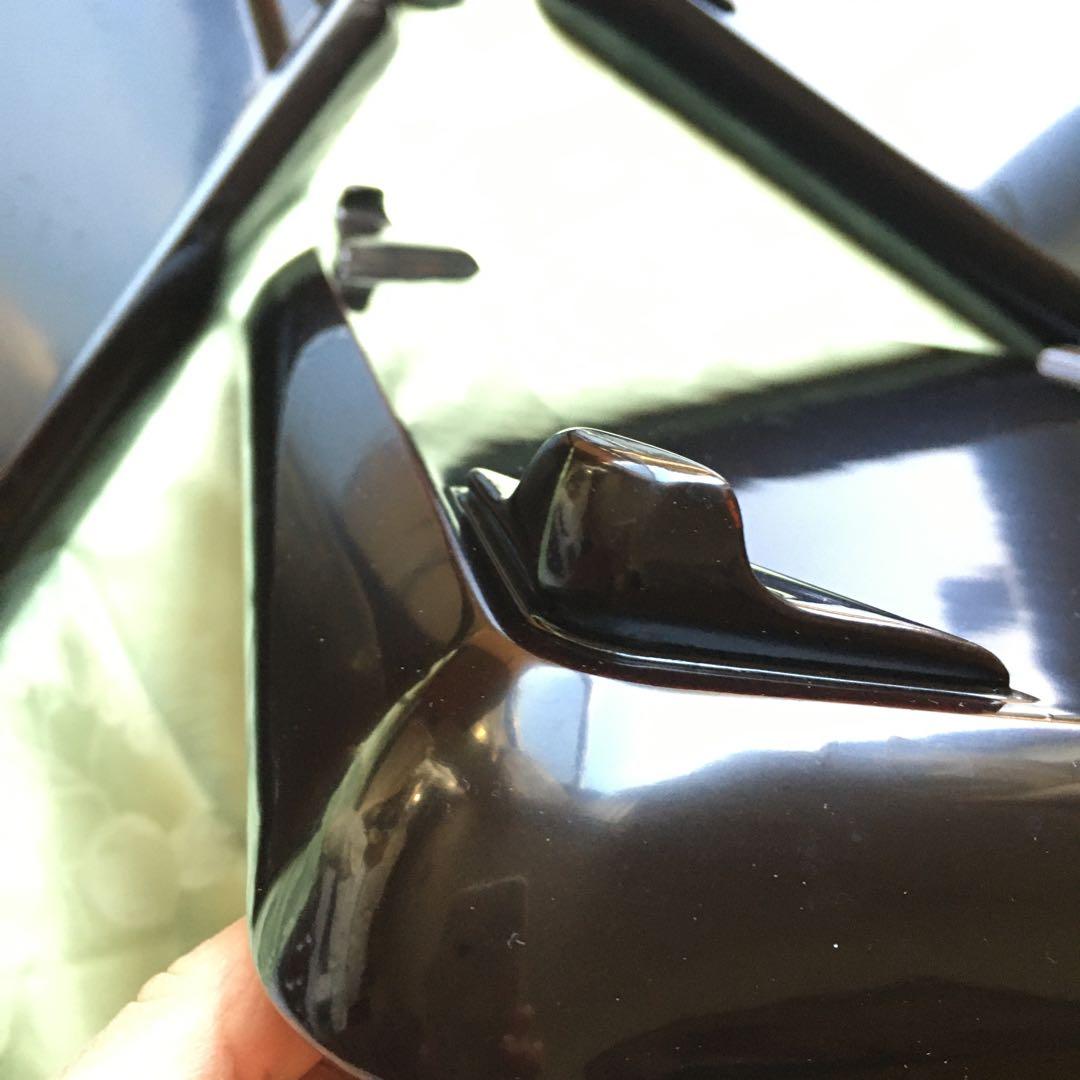 輪島塗本堅地漆器　梅蒔絵の四方脚付膳　　同梅蒔絵　栗色蓋付碗　各五客セット