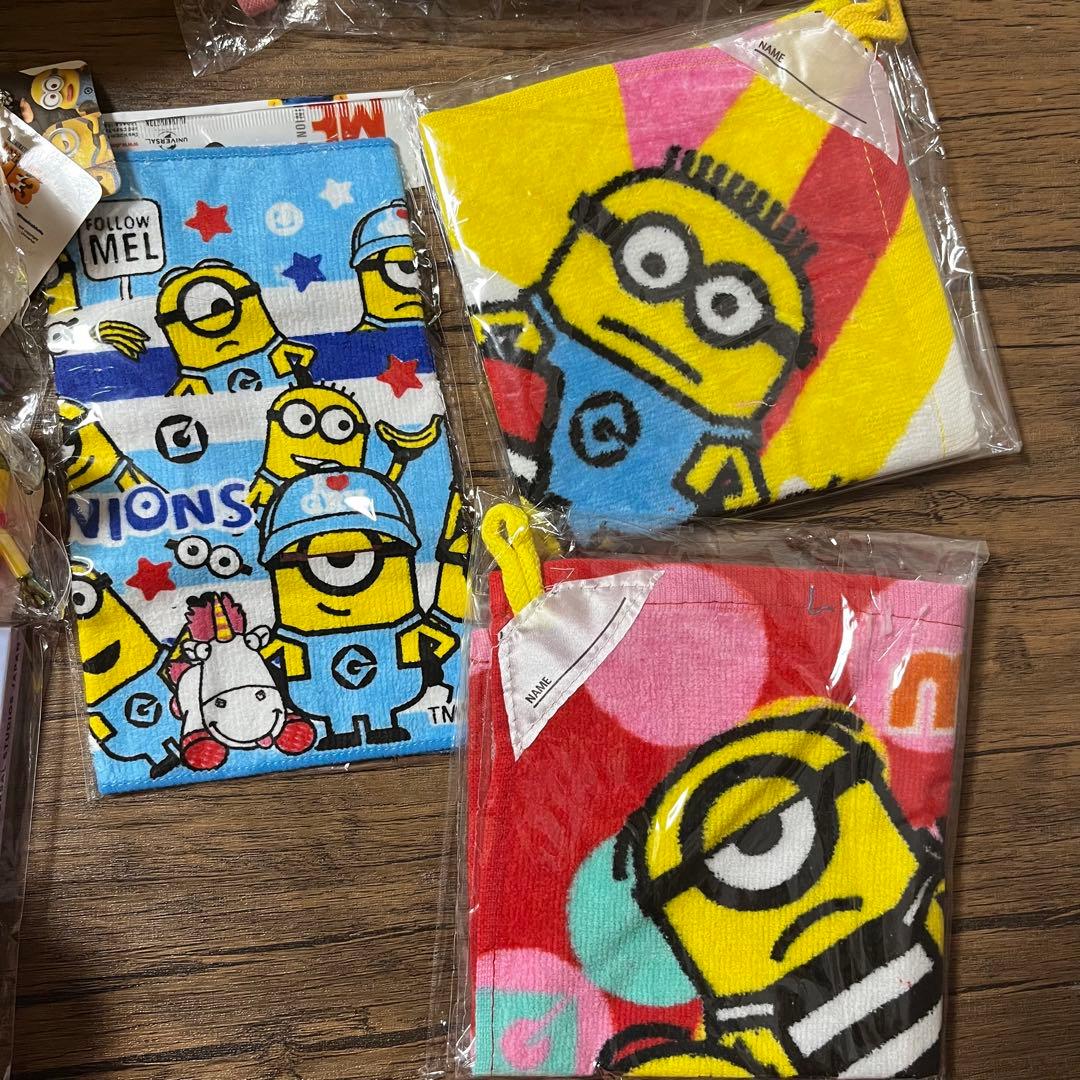 ミニオンズ　グッズセット　お弁当箱、ぬいぐるみマスコット、タオル、文具　ミニオン