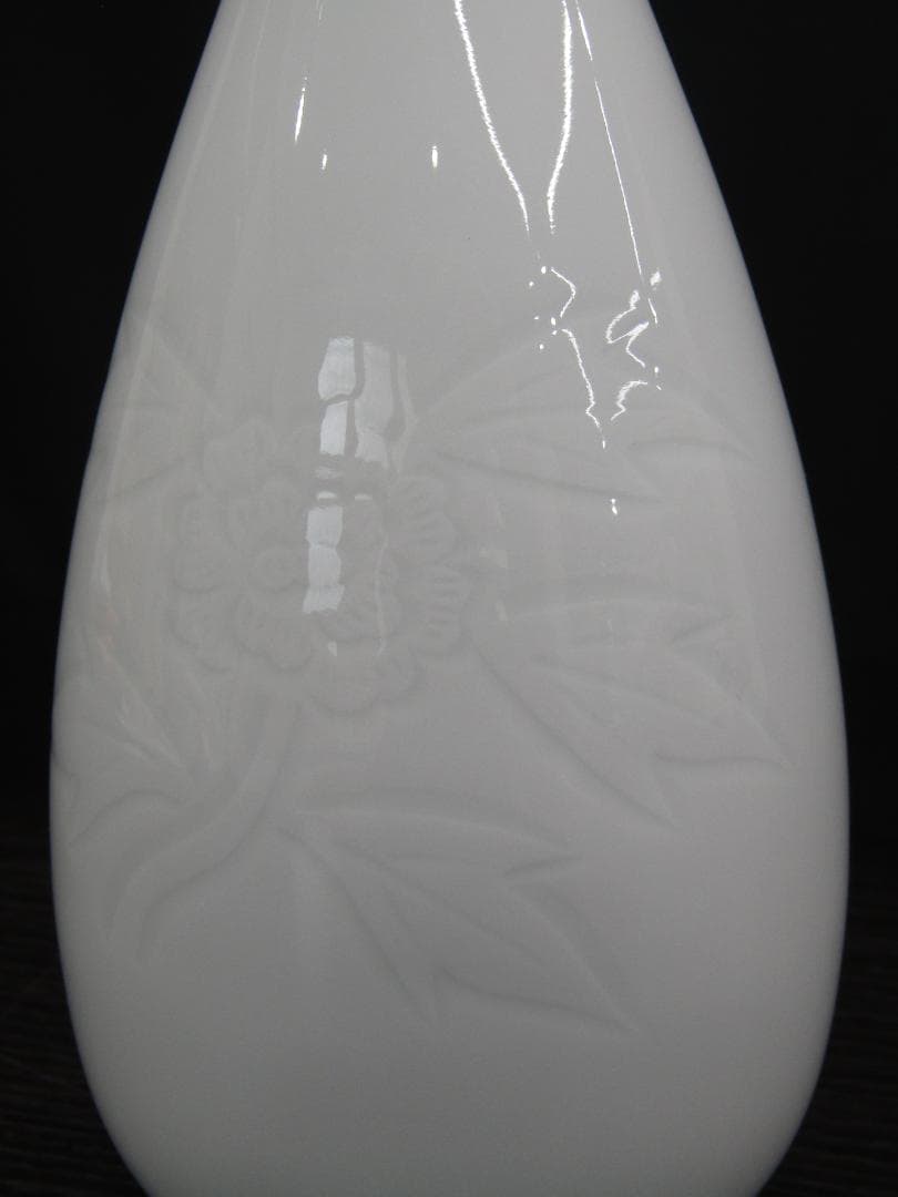 未使用品】有田焼 人間国宝 井上萬二 作 白磁彫紋一輪差 花柄 - メルカリ