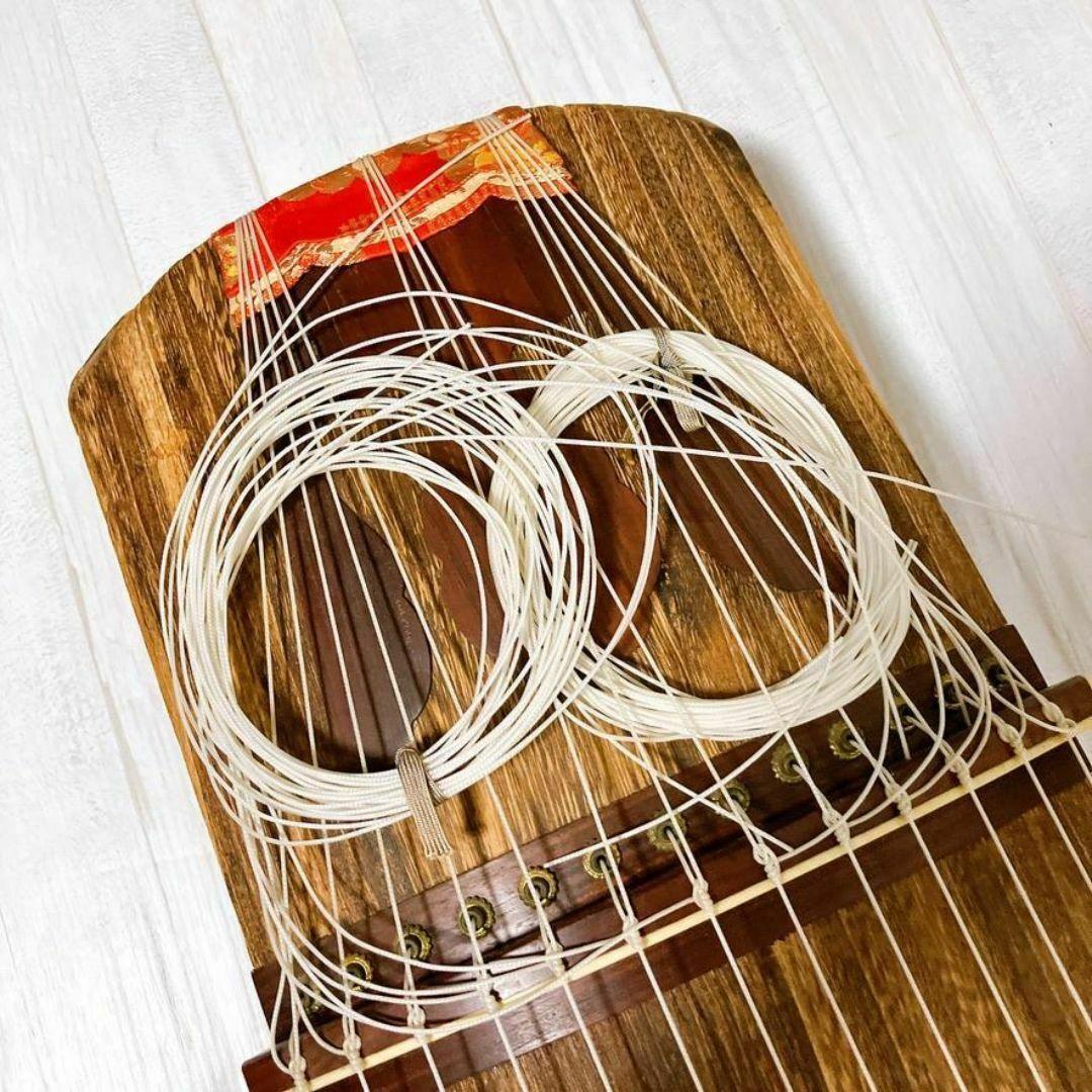 琴上角巻のすだれ彫