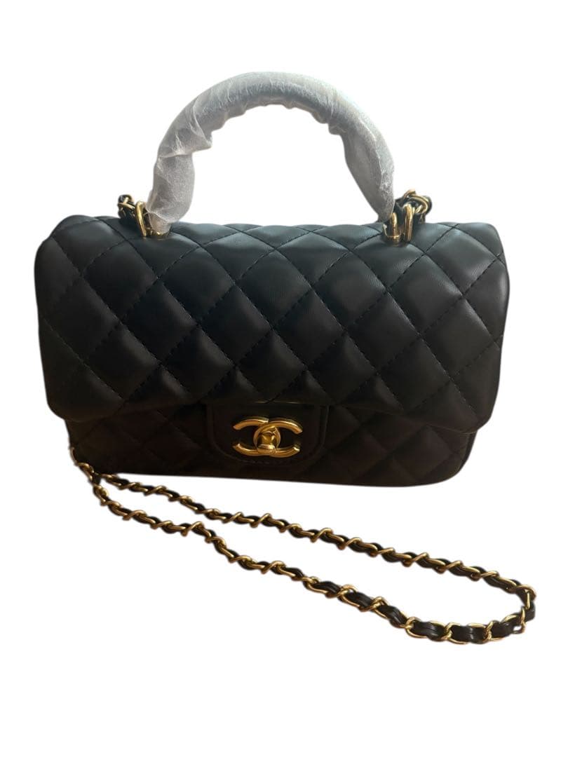 希少CHANEL MAKEUP キルティングバッグゴールドチェーン　非売品