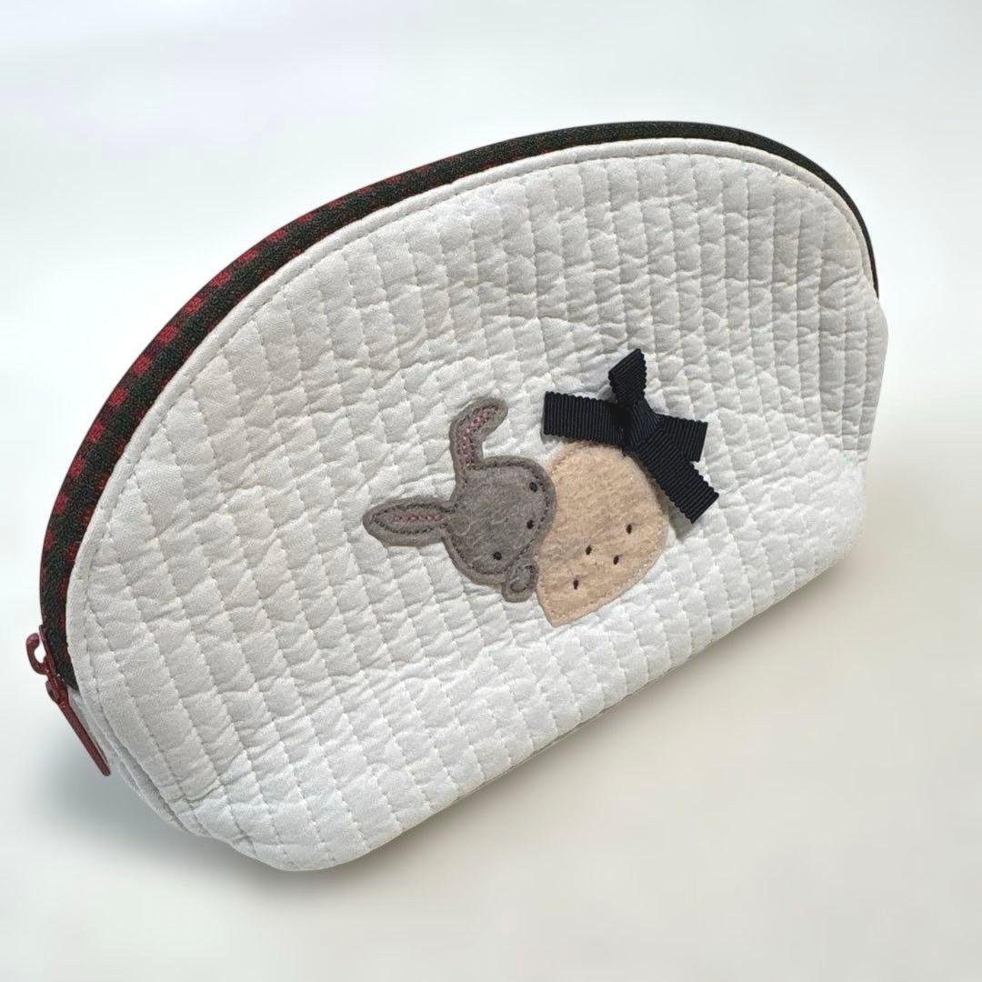 限定品/希少】ファミリア×ピオヌンナル ホワイうさぎポーチ - メルカリ