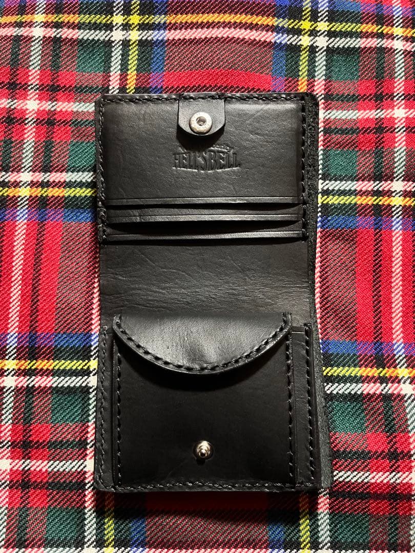 コンパクトウォレット レザー　フラワー　リーフ　スタッズ