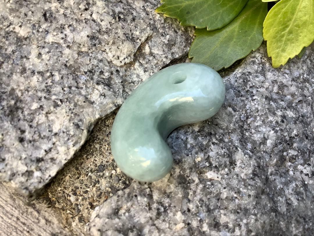 ✳神さまからの贈り物‼️糸魚川翡翠氷種勾玉 アイスジェイド 本物高額品