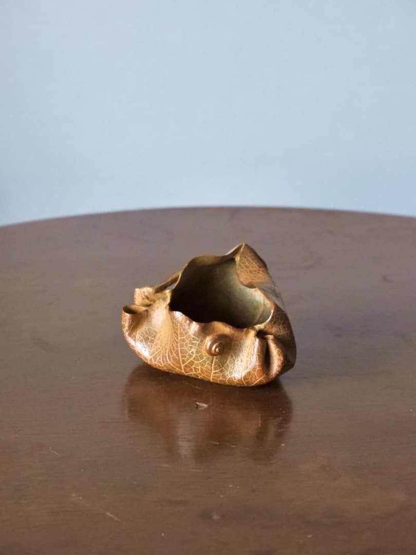 須賀月真　蝋型鋳銅　葉型　置物　物入れ　金属工芸　330.5g　箱付　Q2306