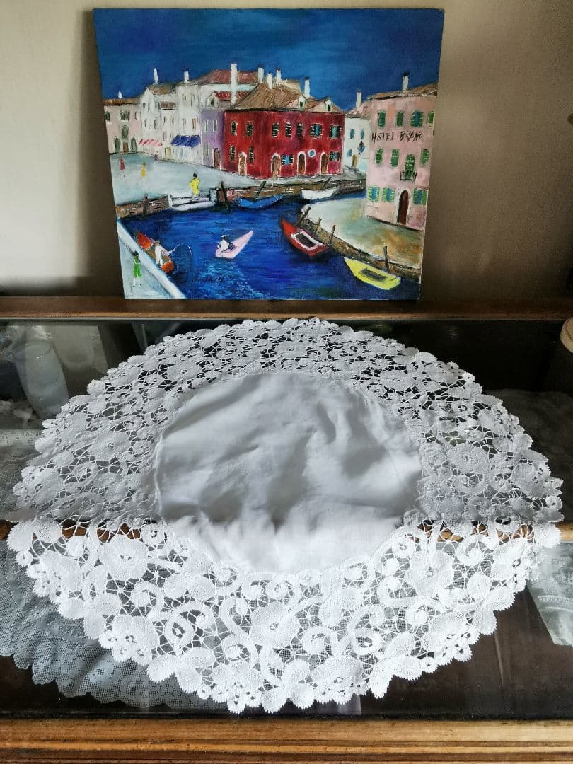 アンティークブルージュ 薔薇と三つ葉の草花紋 柔らかなボビンレース