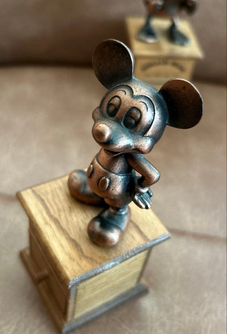 Donald DuckとMickey Mouseブロンズ像 金属製 フィギュア