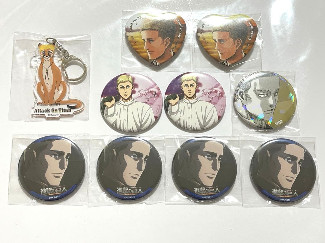 進撃の巨人 エルヴィン 缶バッジ キーホルダー セット - メルカリ