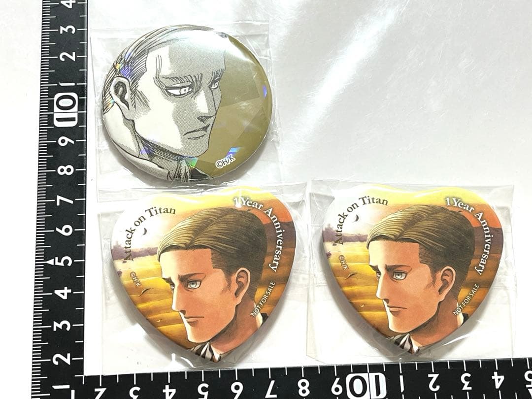 進撃の巨人 エルヴィン 缶バッジ キーホルダー セット - メルカリ