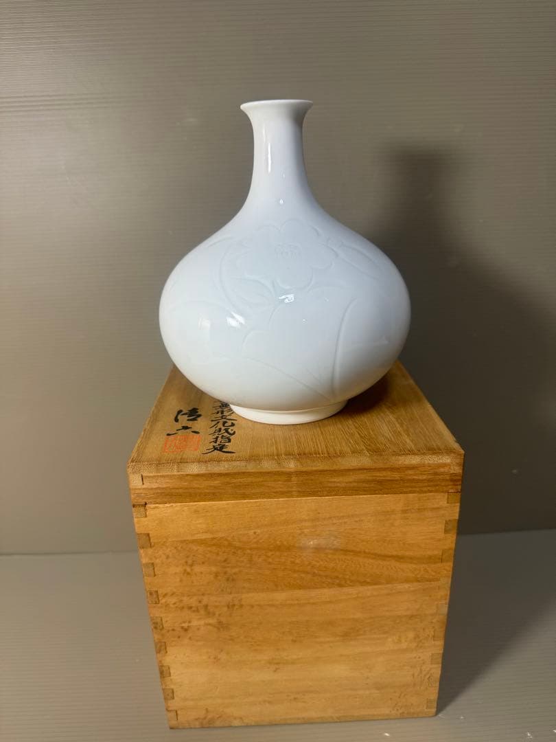 2592 有田焼 中村清六 白磁器 花瓶 花文 未使用 - メルカリ