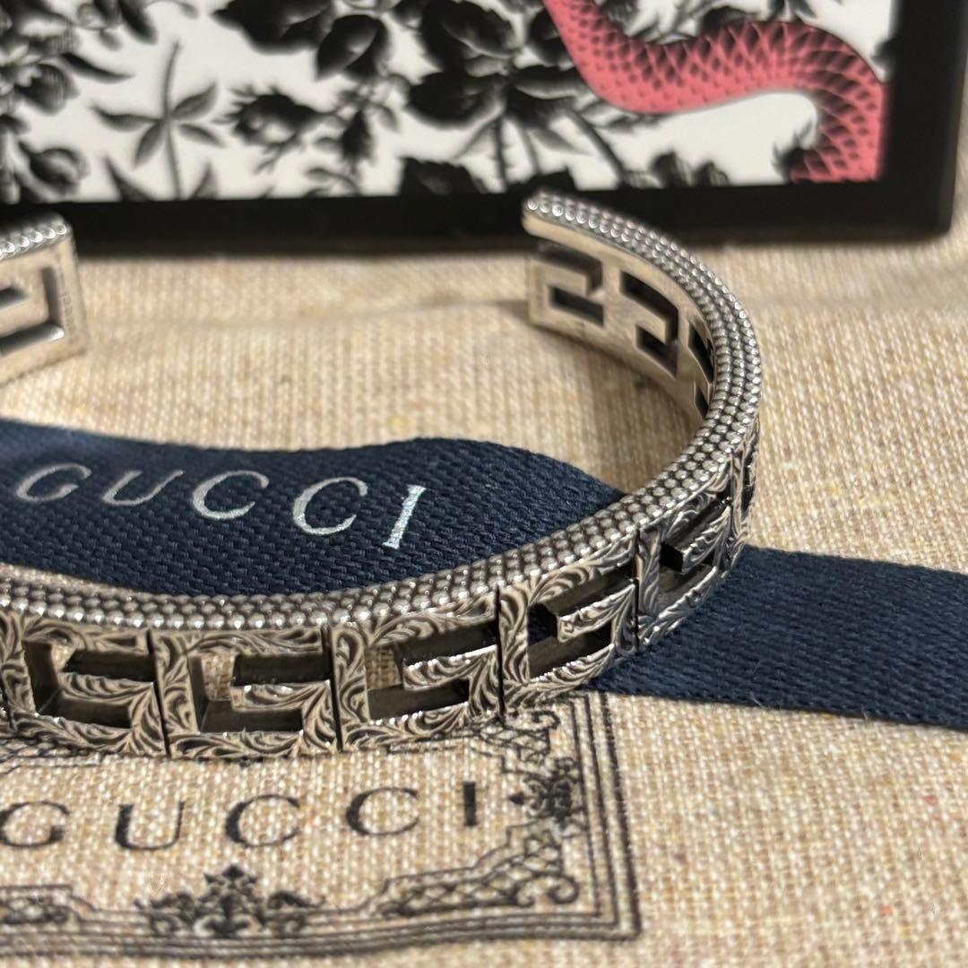 GUCCI 新品同様品　インターロッキングGアラベスクバングル　刻印17 付属品