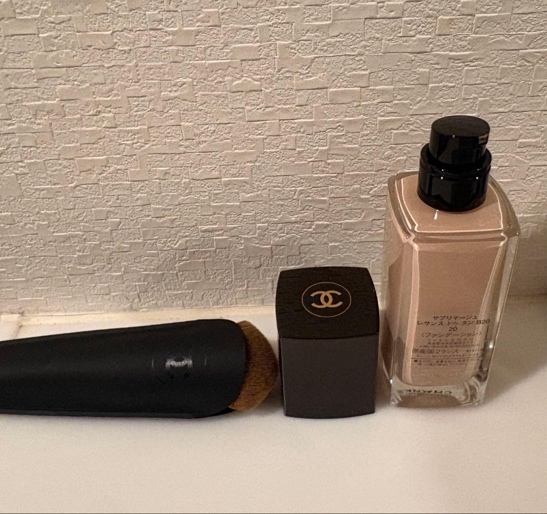 CHANEL サプリマージュ　レサンスドゥ タンB20ファンデーショ　ブラシ付き