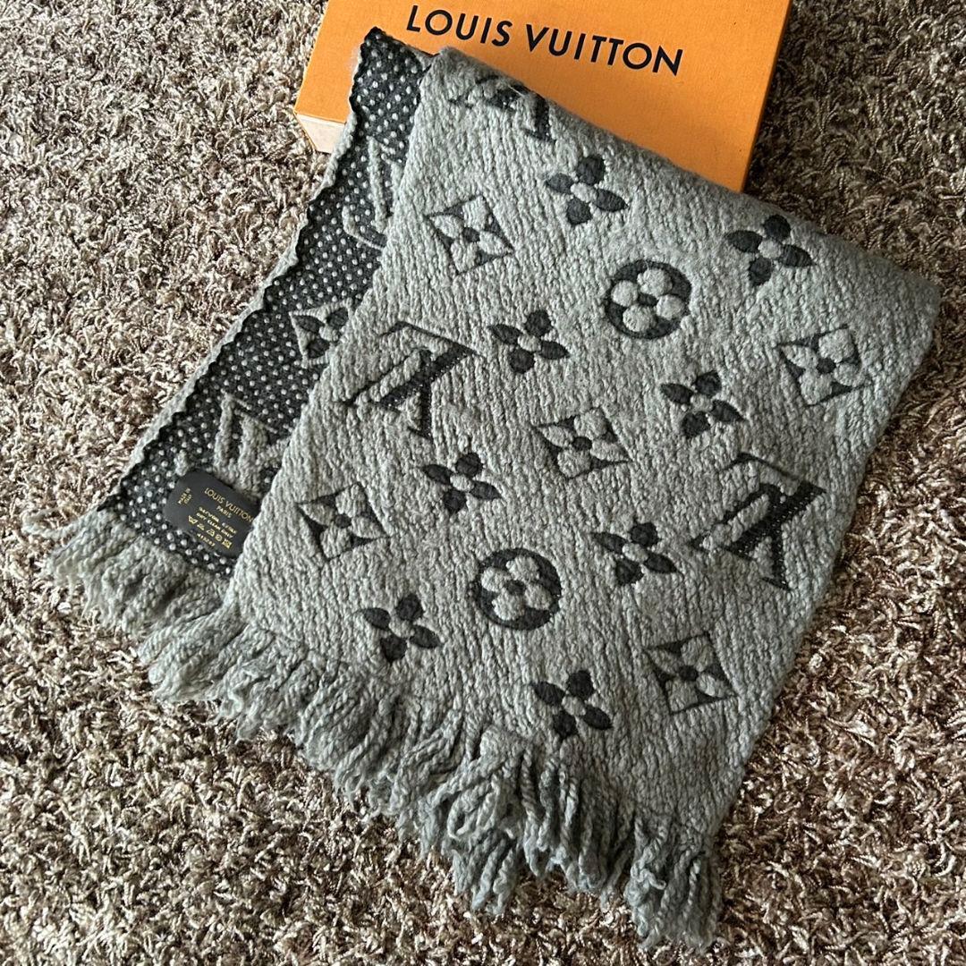 ルイヴィトン LOUISVUITTONマフラー ロゴマニア グレー
