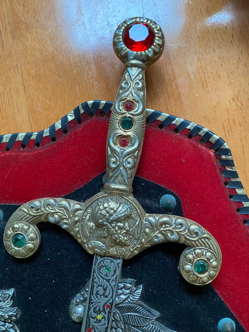 希少ヴィンテージ古道具骨董品　壁飾り　ヨーロッパ　イギリス　アメリカ　盾　剣　鷹