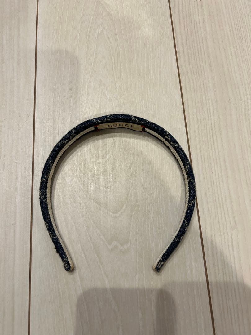 GUCCI デニム風ヘアバンド