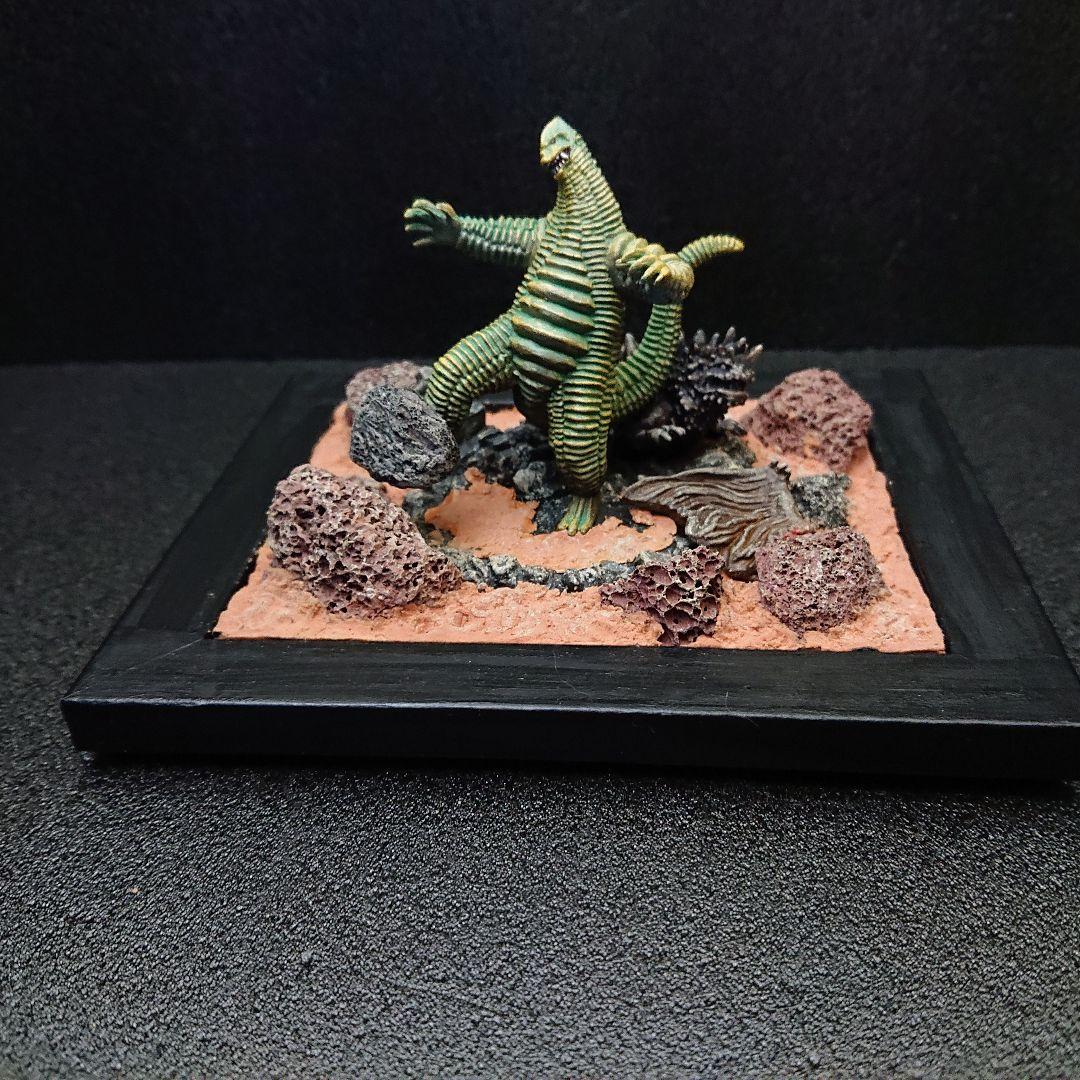 レッドキング (初代ウルトラマン) ミニジオラマ - メルカリ