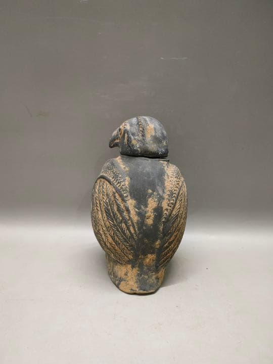 匿名配送❣️前漢 黒陶鴟鴞形壺 みみずく俑 陶芸 骨董品 美術