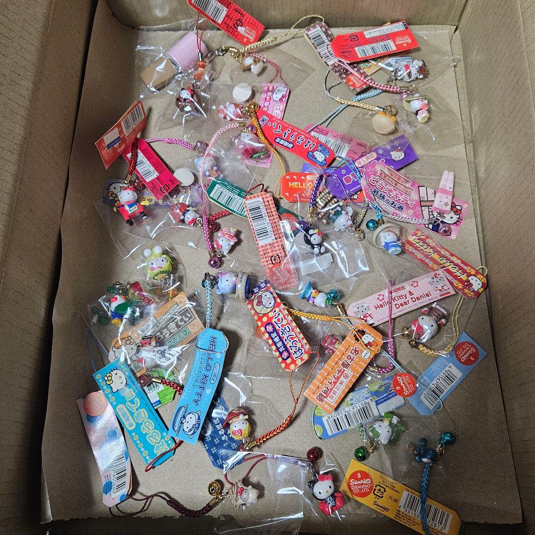 超レア！　ご当地キティ根付　まとめ売り　100個　まるちゃんシリーズ3個おまけ！