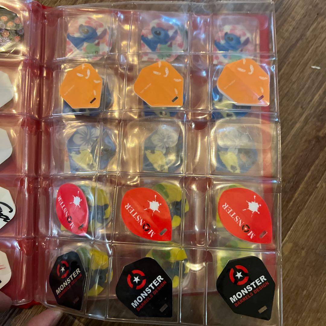 ダーツフライトセット 赤い収納ケース付き - メルカリ