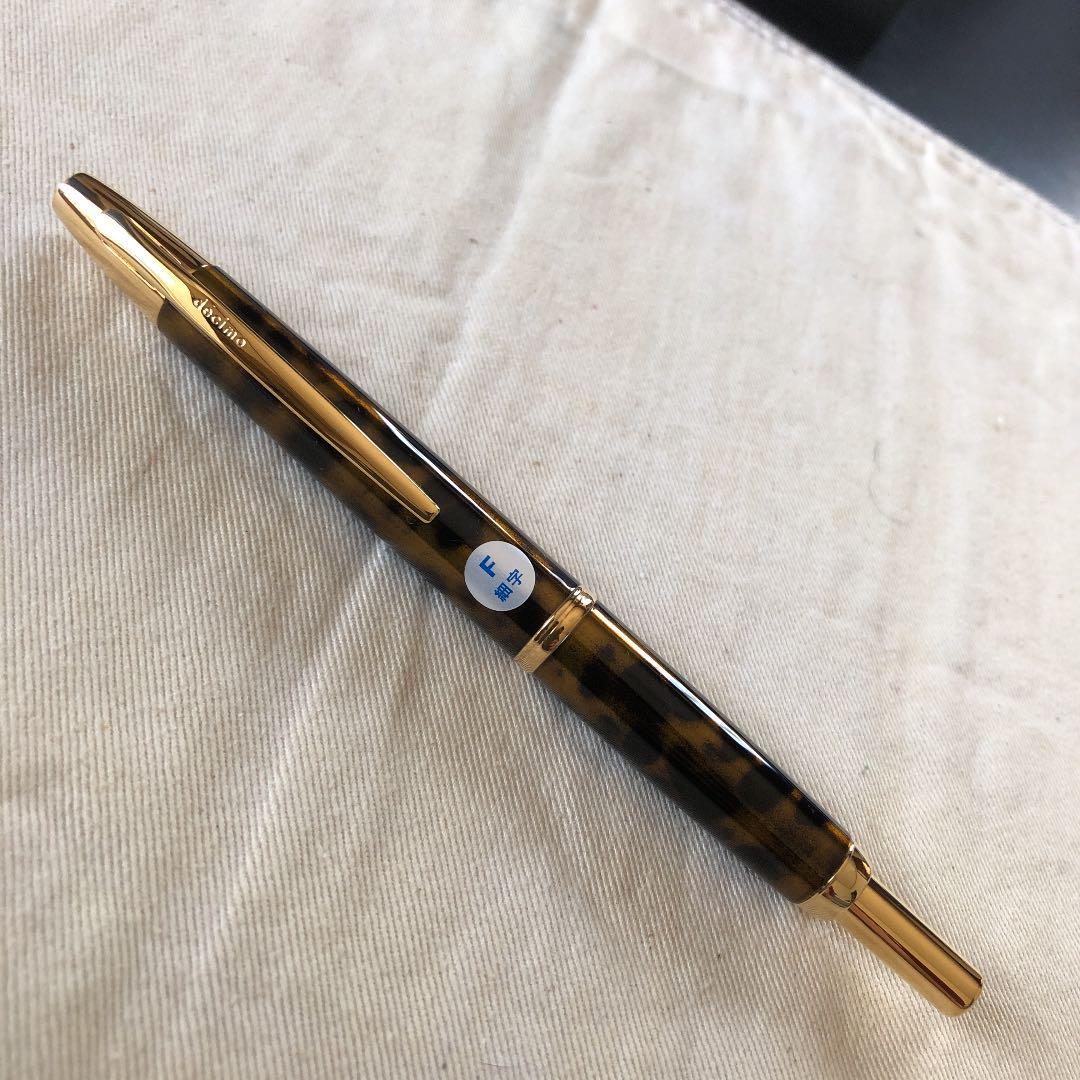 パイロットキャップレス万年筆デシモ渡良瀬の水面細字紺色マーブル柄