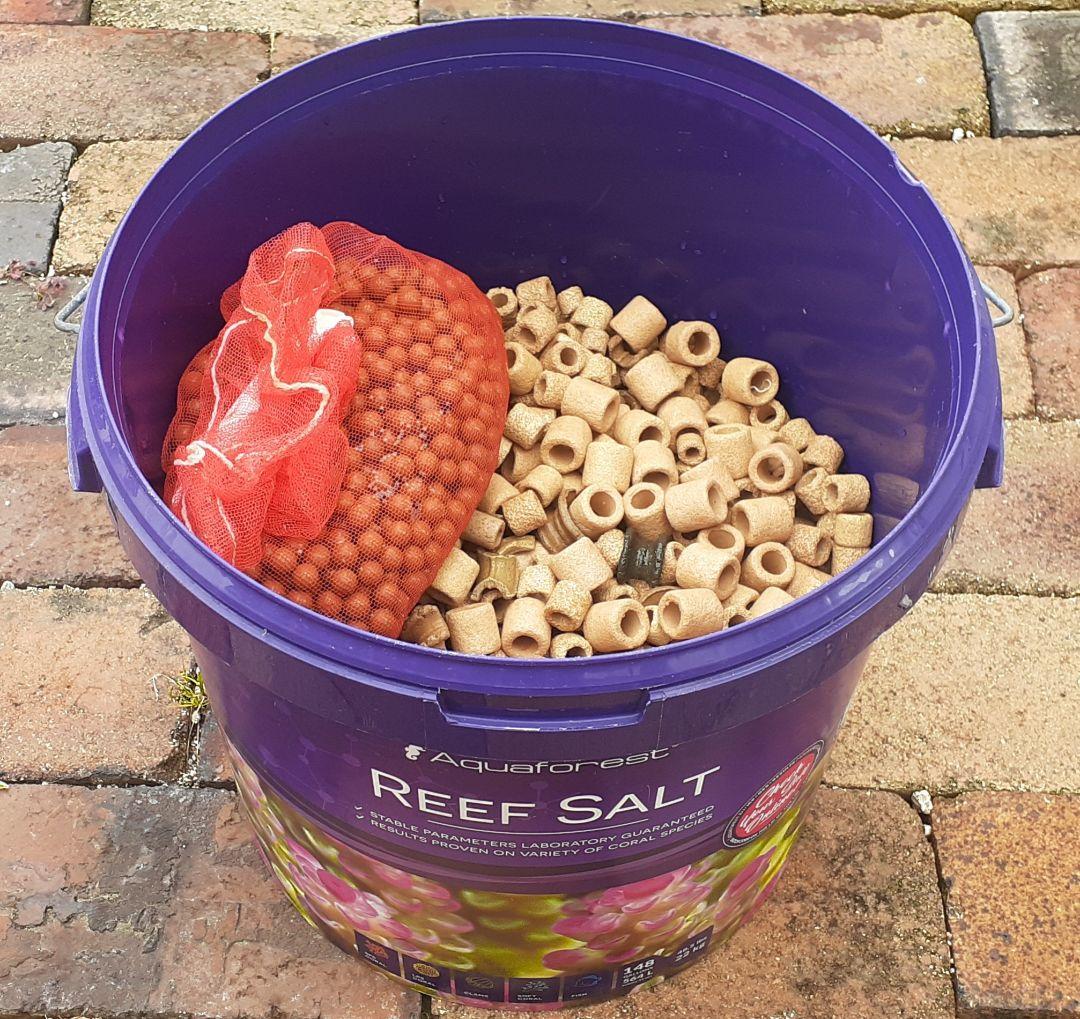 D*4様 ろ過槽 3層 塩ビ ウールボックス付き ろ材付き 中古