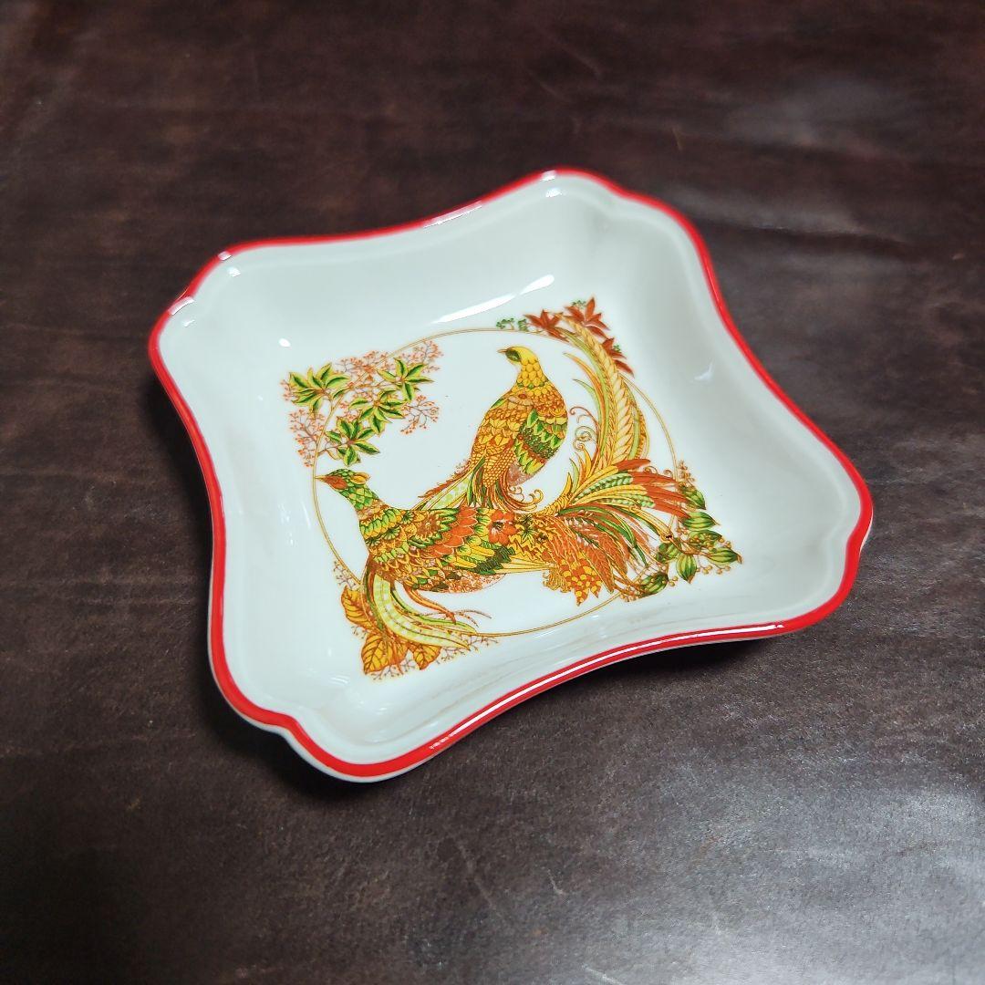 サルバトーレフェラガモ　アシュトレイ